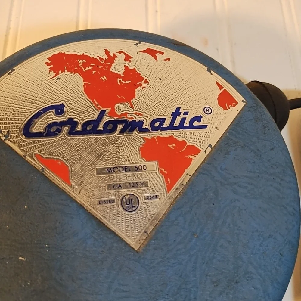 Vintage Cordomatic Model 500 Blue Retractable Trouble Light & 20